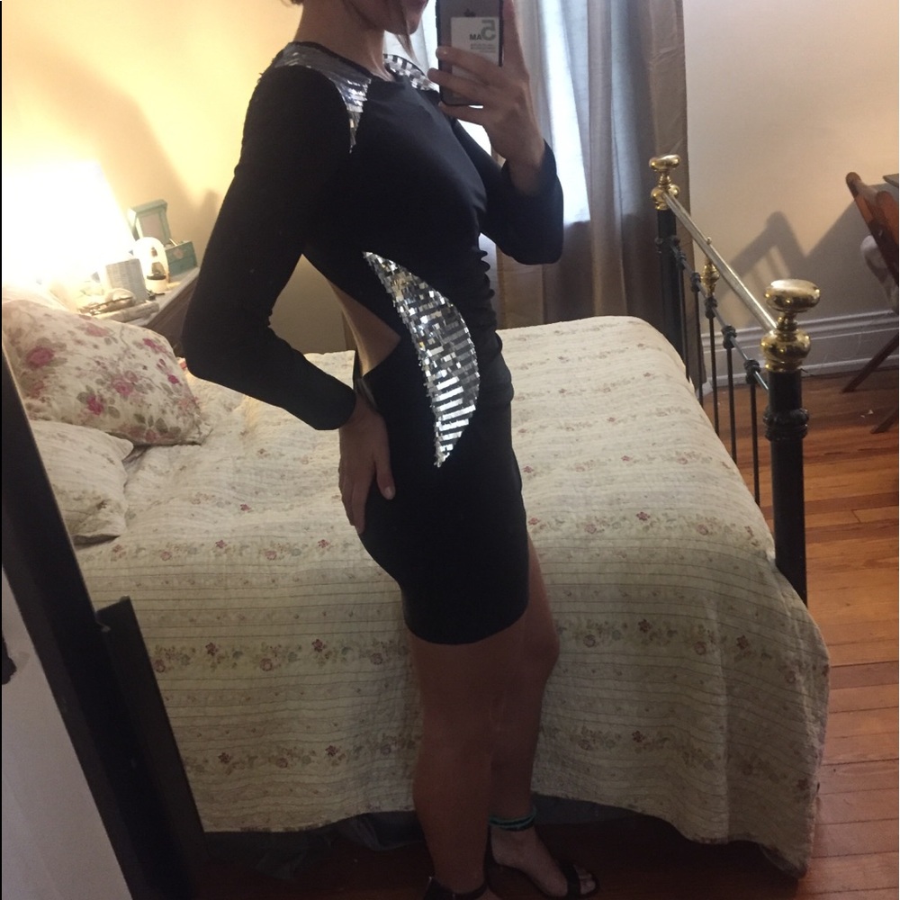 Black Sequenced Cocktail dress - Picture 2 of 6
